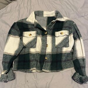 Green,white,black plaid cropped shacket